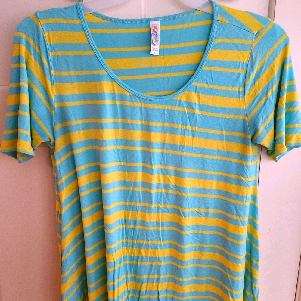 Small lularoe perfect tee